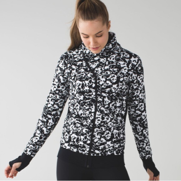 Women's LULULEMON Black & White COZY CUDDLE UP Fitted JACKET  6 - Picture 7 of 9